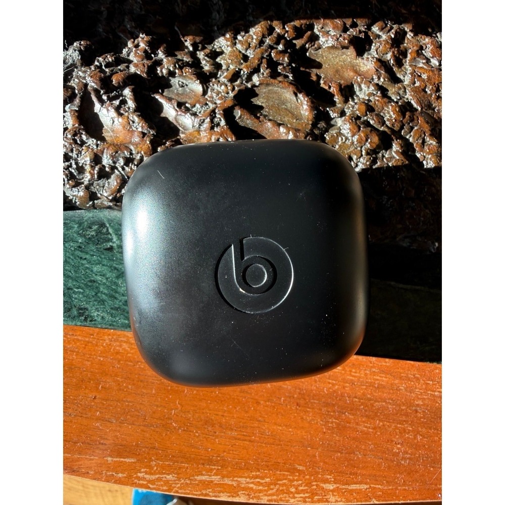 Powerbeats Pro Beats Bose Charging case